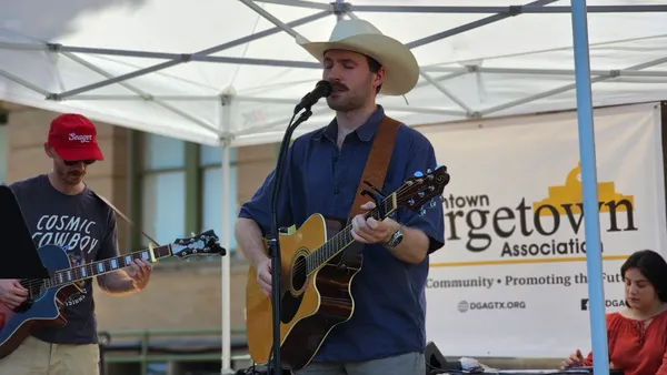 Retro Gringos live performance photo 2