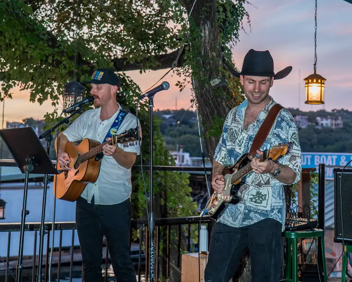 Retro Gringos performing country music live